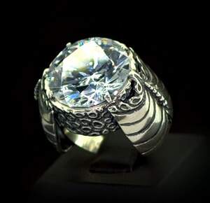 Серебряное кольцо 925 пробы 15 г с цирконом 36,3 карат
