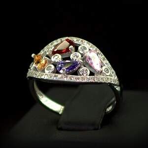 Серебряное кольцо 925 пробы 2,51 г с разноцветными цирконами 4,35 карат