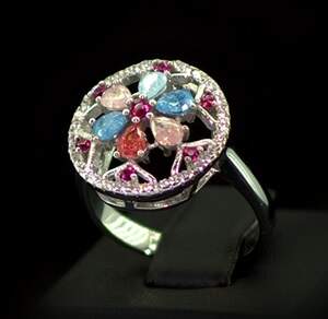 Серебряное кольцо 925 пробы 4,89 г со сніжними Кварцами и цирконами 5,8 карат Серебряное кольцо 925 пробы 4,89 г со сніжними Кварцами и цирконами 5,8 карат