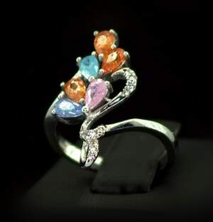 Серебряное кольцо 925 пробы 3,75 г со сніжними Кварцами и цирконами 4,3 карат Серебряное кольцо 925 пробы 3,75 г со сніжними Кварцами и цирконами 4,3 карат