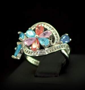 Серебряное кольцо 925 пробы 3,76 г со сніжними Кварцами и цирконами 3,45 карат Серебряное кольцо 925 пробы 3,76 г со сніжними Кварцами и цирконами 3,45 карат