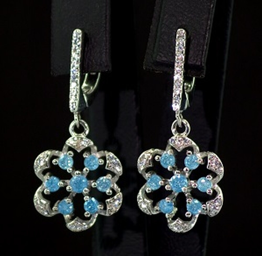 Серебряные серьги 925 пробы 5,48 г со сніжними Кварцами и цирконми 10,5 карат Серебряные серьги 925 пробы 5,48 г со сніжними Кварцами и цирконми 10,5 карат