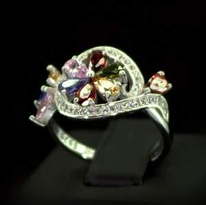 Серебряное кольцо 925 пробы 3,66 г с разноцветными цирконами 4,2 карат