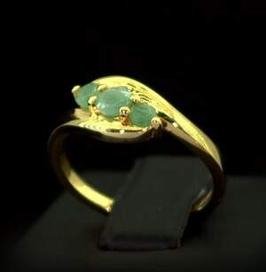 Серебряное кольцо 925 пробы 2,84 гр. с бразильским Изумрудом класса АААА 0,45 карат Серебряное кольцо 925 пробы 2,84 гр. с бразильским Изумрудом класса АААА 0,45 карат