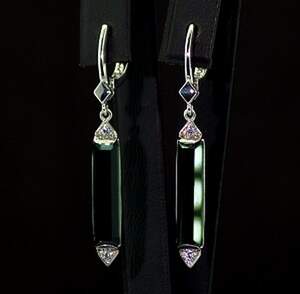 Срібні сережки 925 проби 5,27 г з білими та зеленими Фіанітами 7,65 карат Срібні сережки 925 проби 5,27 г з білими та зеленими Фіанітами 7,65 карат