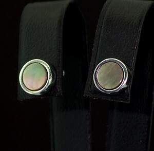 Срібні сережки 925 проби 2,45 г з чорним Перламутром 1,6 карат Срібні сережки 925 проби 2,45 г з чорним Перламутром 1,6 карат