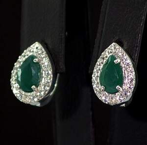 Срібні сережки 925 проби 4,45 г з зеленими Агатами та фіанітами 7,9 карат Срібні сережки 925 проби 4,45 г з зеленими Агатами та фіанітами 7,9 карат