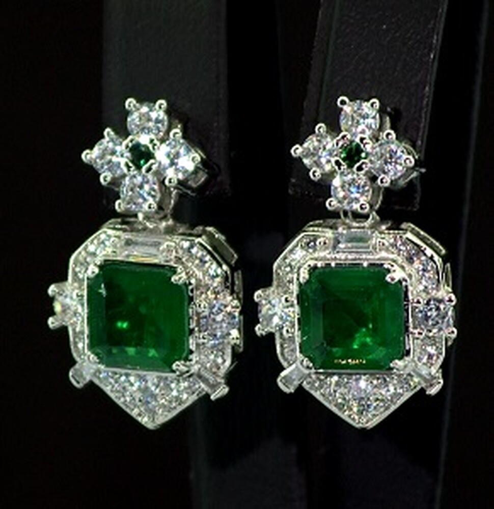 Сережки у срібному покритті з Турмалінами Хромдравітами та цирконами 8,44 карат Сережки у срібному покритті з Турмалінами Хромдравітами та цирконами 8,44 карат