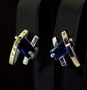 Срібні сережки 925 проби з позолотою 375 проби 3,95 г з синіми Фіанітами 5 карат Срібні сережки 925 проби з позолотою 375 проби 3,95 г з синіми Фіанітами 5 карат