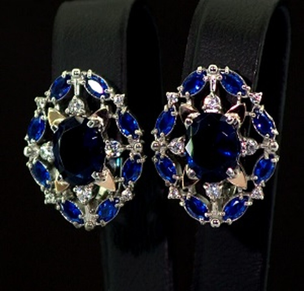 Срібні сережки 925 проби з позолотою 375 проби 6,65 г з синіми та білими Фіанітами 10,55 карат Срібні сережки 925 проби з позолотою 375 проби 6,65 г з синіми та білими Фіанітами 10,55 карат