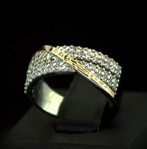 Срібна каблучка 925 проби з позолотою 375 проби 4,57 г з білими Фіанітами 1,1 карат Срібна каблучка 925 проби з позолотою 375 проби 4,57 г з білими Фіанітами 1,1 карат