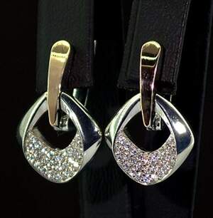 Срібні сережки 925 проби з позолотою 375 проби 6,77 г з білими Фіанітами 0,95 карат Срібні сережки 925 проби з позолотою 375 проби 6,77 г з білими Фіанітами 0,95 карат