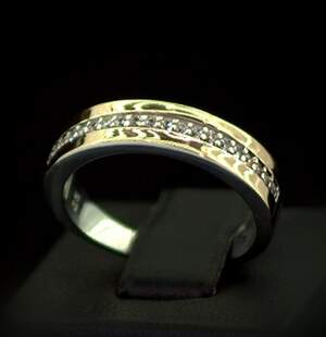 Срібна каблучка 925 проби з позолотою 375 проби 3,63 г з білими Фіанітами 0,4 карат Срібна каблучка 925 проби з позолотою 375 проби 3,63 г з білими Фіанітами 0,4 карат