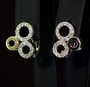 Срібні сережки 925 проби з позолотою 375 проби 4,22 г з білими Фіанітами 0,85 карат Срібні сережки 925 проби з позолотою 375 проби 4,22 г з білими Фіанітами 0,85 карат