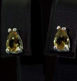 Срібні сережки 925 проби 1,52 г з турецькими Султанітами АААА 1,28 карат Срібні сережки 925 проби 1,52 г з турецькими Султанітами АААА 1,28 карат