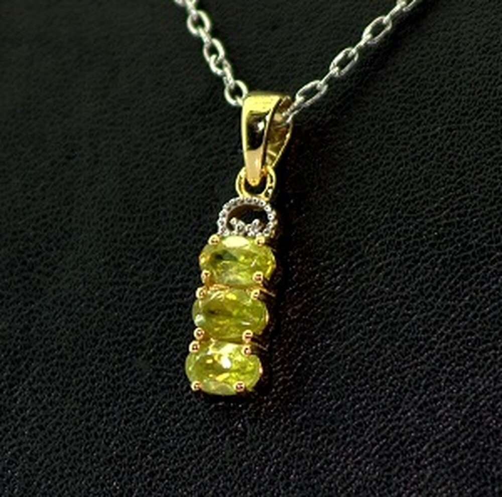 Срібна підвіска 925 проби з позолотою 750 проби1,79 г з норвезькими Сфенами 1,61 карат Срібна підвіска 925 проби з позолотою 750 проби1,79 г з норвезькими Сфенами 1,61 карат