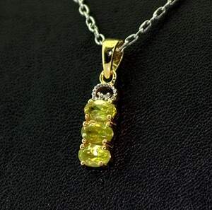 Срібна підвіска 925 проби з позолотою 750 проби1,79 г з норвезькими Сфенами 1,61 карат Срібна підвіска 925 проби з позолотою 750 проби1,79 г з норвезькими Сфенами 1,61 карат