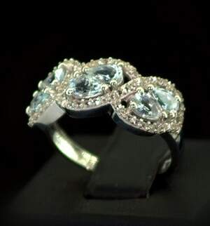 Срібна каблучка 925 проби 3,4 г з замбійськими Аквамаринами та топазами зі США 1,32 карат Срібна каблучка 925 проби 3,4 г з замбійськими Аквамаринами та топазами зі США 1,32 карат