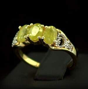 Срібна каблучка 925 проби в позолоті 750 проби 2,72 г з норвезькими Сфенами 1,7 карат Срібна каблучка 925 проби в позолоті 750 проби 2,72 г з норвезькими Сфенами 1,7 карат