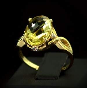 Серебряное кольцо 925 пробы 3,5 гр. с золотистым Кварцом и топазами из США 6,51 карат Серебряное кольцо 925 пробы 3,5 гр. с золотистым Кварцом и топазами из США 6,51 карат