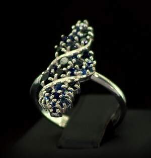 Серебряное кольцо 925 пробы 3,91 г с в'єтнамськими Сапфірами 1,69 карат Серебряное кольцо 925 пробы 3,91 г с в'єтнамськими Сапфірами 1,69 карат