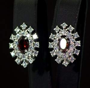 Серебряные серьги 925 пробы 4,97 г с Гранатами и фианитами 3,84 карат Серебряные серьги 925 пробы 4,97 г с Гранатами и фианитами 3,84 карат