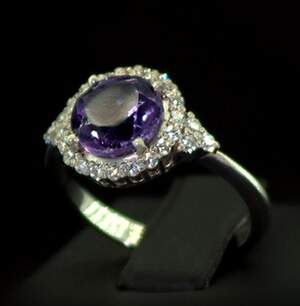 Серебряное кольцо 925 пробы 4,01 г с бразильским Аметистом и фианитами 3,32 карат Серебряное кольцо 925 пробы 4,01 г с бразильским Аметистом и фианитами 3,32 карат