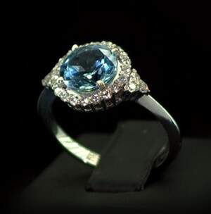 Серебряное кольцо 925 пробы 4,19 г с бразильским Топазом и фианитами 4,22 карат Серебряное кольцо 925 пробы 4,19 г с бразильским Топазом и фианитами 4,22 карат