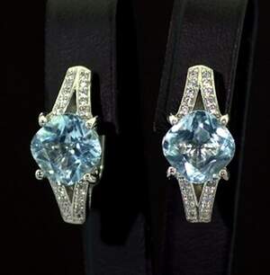 Серебряные серьги 925 пробы 8,85 г с голубыми Топазами и фианитами 7,87 карат Серебряные серьги 925 пробы 8,85 г с голубыми Топазами и фианитами 7,87 карат