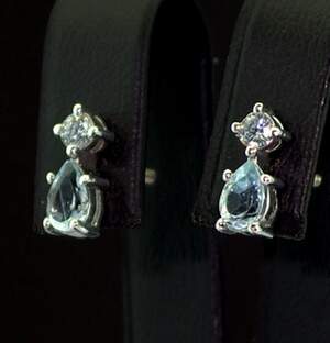 Серебряные серьги 925 пробы 2,33 г с бразильскими Топазами и фианитами 1,42 карат Серебряные серьги 925 пробы 2,33 г с бразильскими Топазами и фианитами 1,42 карат
