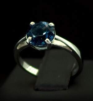 Серебряное кольцо 925 пробы 2,18 г с Топазом Лондон Блу 2,42 карат Серебряное кольцо 925 пробы 2,18 г с Топазом Лондон Блу 2,42 карат