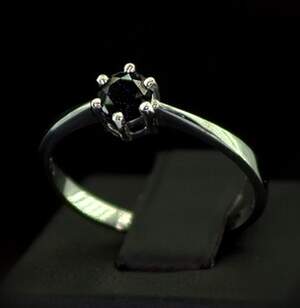 Серебряное кольцо 925 пробы 1,79 г с в'єтнамським Сапфіром 0,59 карат Серебряное кольцо 925 пробы 1,79 г с в'єтнамським Сапфіром 0,59 карат