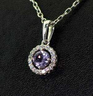 Серебряная подвеска 925 пробы 1,3 г с бразильским Аметистом и фианитами 1,14 карат Серебряная подвеска 925 пробы 1,3 г с бразильским Аметистом и фианитами 1,14 карат