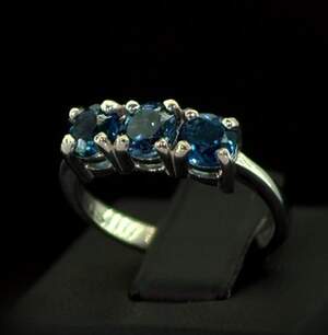 Серебряное кольцо 925 пробы 3,09 г с Топазами Лондон Блу 1,71 карат Серебряное кольцо 925 пробы 3,09 г с Топазами Лондон Блу 1,71 карат