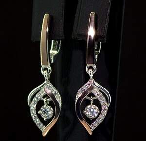 Серебряные серьги 925 пробы с позолотой 375 пробы 4,52 г с белыми Фианитами 0,85 карат Серебряные серьги 925 пробы с позолотой 375 пробы 4,52 г с белыми Фианитами 0,85 карат