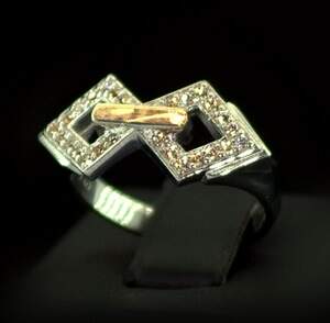 Серебряное кольцо 925 пробы с позолотой 375 пробы 3,34 г с желтыми Фианитами 0,45 карат Серебряное кольцо 925 пробы с позолотой 375 пробы 3,34 г с желтыми Фианитами 0,45 карат