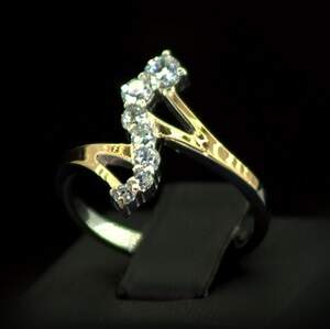 Серебряное кольцо 925 пробы с позолотой 375 пробы 2,93 г с белыми Фианитами 1 карат Серебряное кольцо 925 пробы с позолотой 375 пробы 2,93 г с белыми Фианитами 1 карат