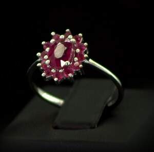 Серебряное кольцо 925 пробы 2,25 г с африканскими Роял Рубінами класса АААА 1,62 карат