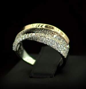 Серебряное кольцо 925 пробы с позолотой 375 пробы 4,11 г с белыми Фианитами 1,25 карат