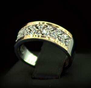 Серебряное кольцо 925 пробы с позолотой 375 пробы 3,49 г с белыми Фианитами 0,4 карат