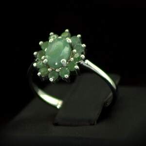 Серебряное кольцо 925 пробы 2,2 г с бразильскими Изумрудами класса АААА 1,29 карат Серебряное кольцо 925 пробы 2,2 г с бразильскими Изумрудами класса АААА 1,29 карат