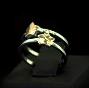 Серебряное кольцо 925 пробы с позолотой 375 пробы 2,44 г Серебряное кольцо 925 пробы с позолотой 375 пробы 2,44 г