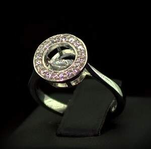 Серебряное кольцо 925 пробы 3,11 г с белыми Фианитами 0,8 карат Серебряное кольцо 925 пробы 3,11 г с белыми Фианитами 0,8 карат