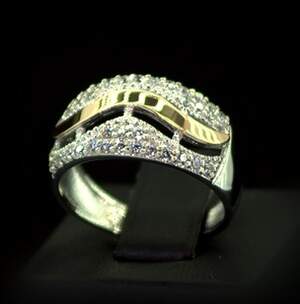 Серебряное кольцо 925 пробы с позолотой 375 пробы 4,13 г с белыми Фианитами 1,15 карат