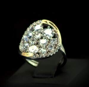 Серебряное кольцо 925 пробы с позолотой 375 пробы 4,83 г с белыми Фианитами 2,6 карат