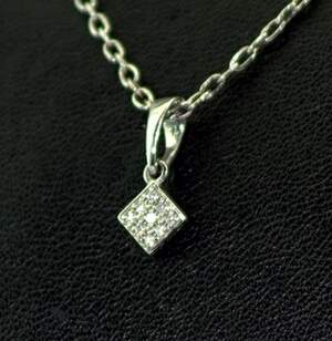 Серебряная подвеска 925 пробы 0,41 г с белыми Фианитами 0,1 карат Серебряная подвеска 925 пробы 0,41 г с белыми Фианитами 0,1 карат