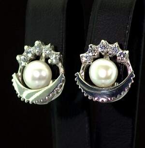 Серебряные серьги 925 пробы 4,5 г с Перлинами и цирконами 3,2 карат Серебряные серьги 925 пробы 4,5 г с Перлинами и цирконами 3,2 карат