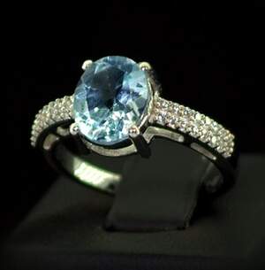 Срібна каблучка 925 проби 3,69 г з блакитним Топазом та цирконами 3,5 карат Срібна каблучка 925 проби 3,69 г з блакитним Топазом та цирконами 3,5 карат