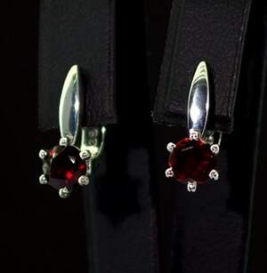 Срібні сережки 925 проби 3,41 г з чеськими Гранатами 2,02 карат Срібні сережки 925 проби 3,41 г з чеськими Гранатами 2,02 карат