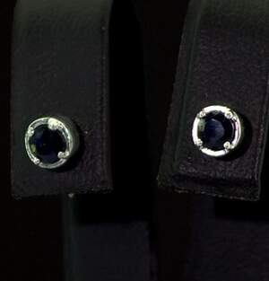 Срібні сережки 925 проби 2,07 г з  в'єтнамськими Сапфірами 0,74 карат Срібні сережки 925 проби 2,07 г з  в'єтнамськими Сапфірами 0,74 карат